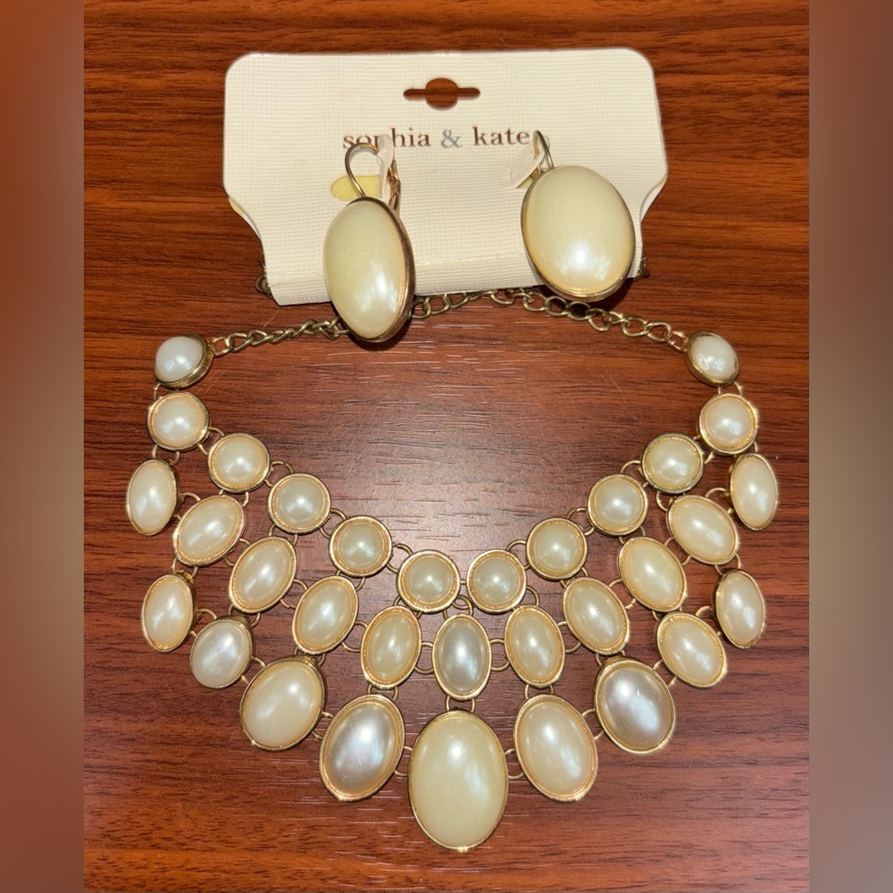 Sophia & Kate Jewelry Set Chain Necklace And Earrings Gold And Ivory Color  New